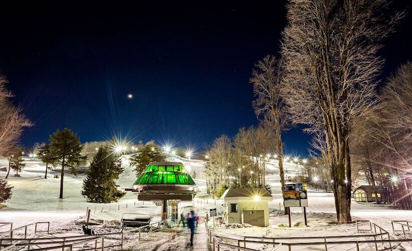 استراحتگاه The Highlands At Harbor Springs