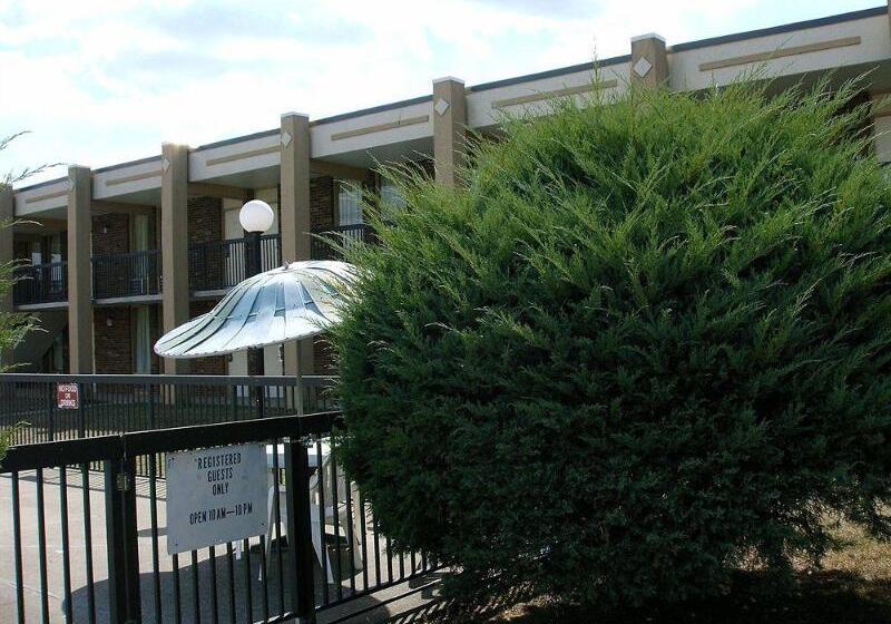 فندق Bluegrass Inn