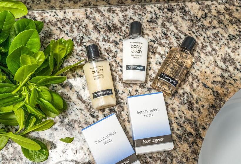 هتل Cayman Suites