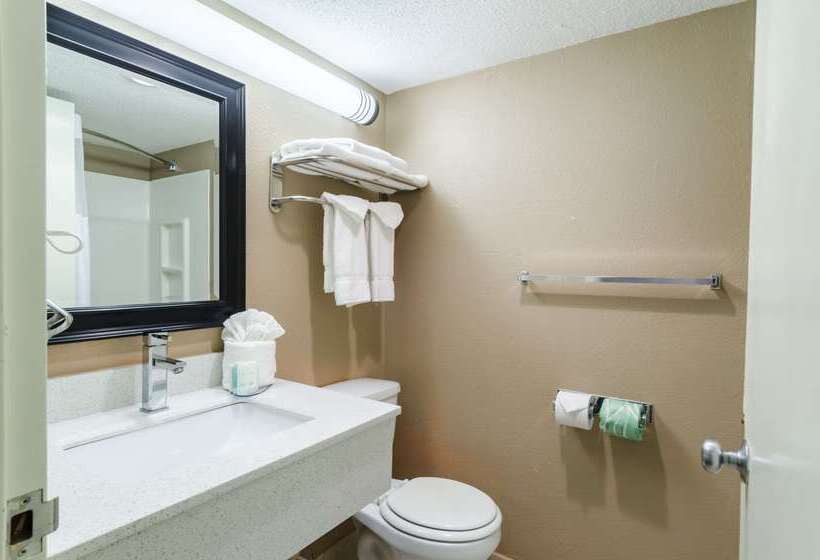 هتل Clarion  And Aqua Lagoon Waterpark