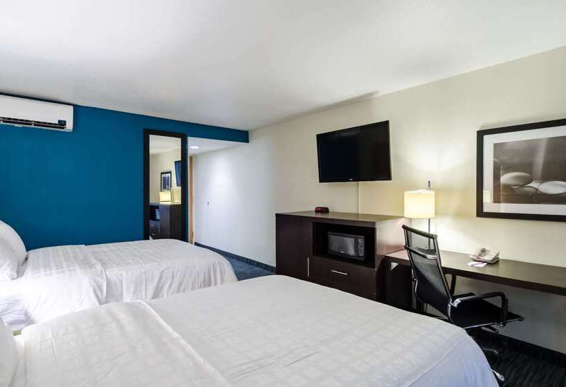 هتل Clarion  And Aqua Lagoon Waterpark