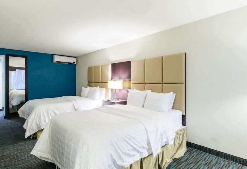 هتل Clarion  And Aqua Lagoon Waterpark