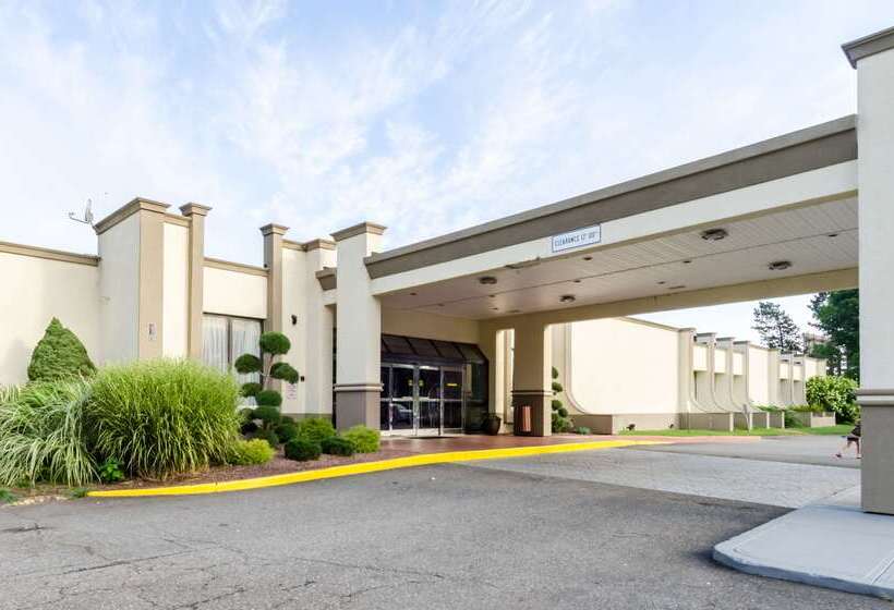 هتل Clarion  And Aqua Lagoon Waterpark