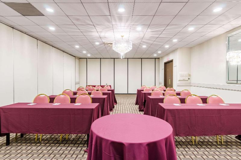 هتل Clarion  And Aqua Lagoon Waterpark