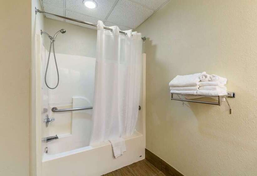 فندق Quality Inn & Suites Southport