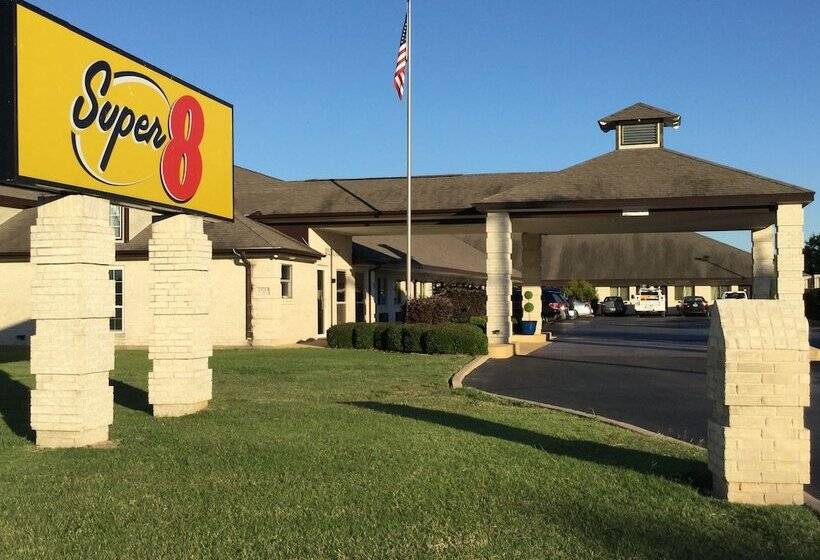هتل Super 8 By Wyndham Cleburne