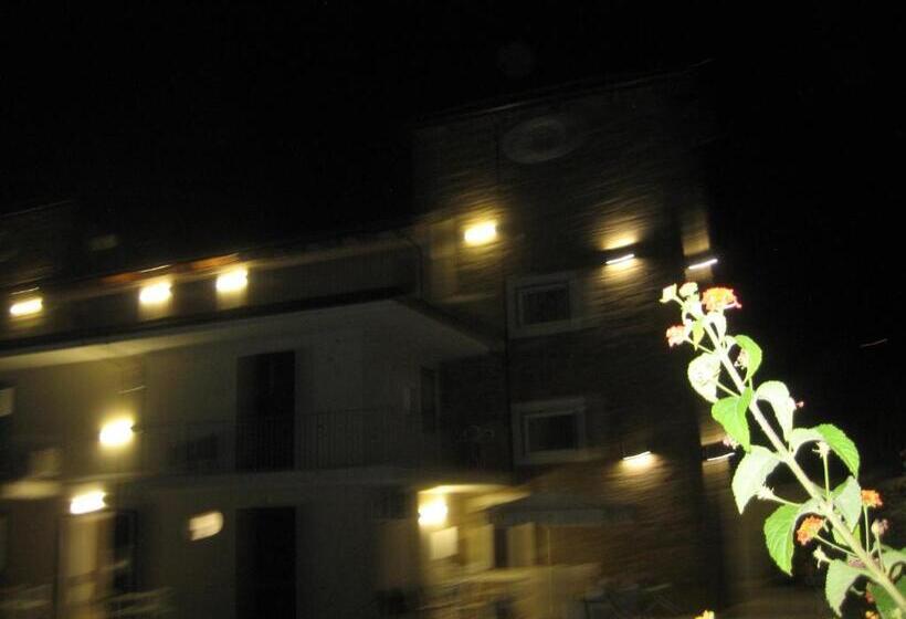 مبيت وإفطار Le Torri Del Cilento