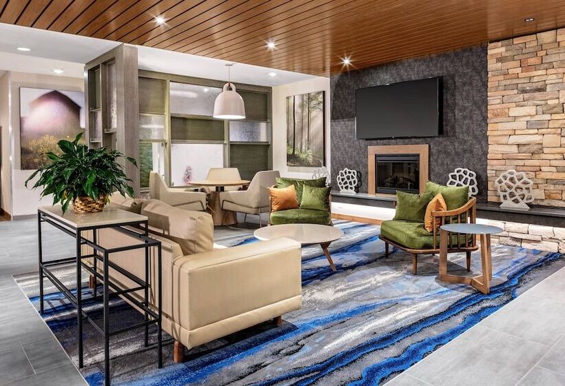 Отель Fairfield Inn & Suites By Marriott Queensbury Glens Falls/lake George