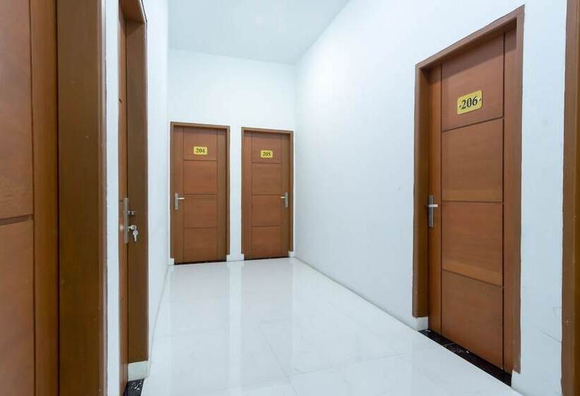 هتل Oyo 839 Royal Residence