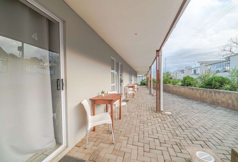 פנסיון Azaria Guesthouse