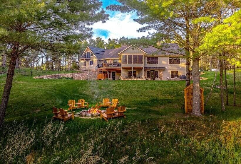 تختخواب و صبحانه Inn At The River