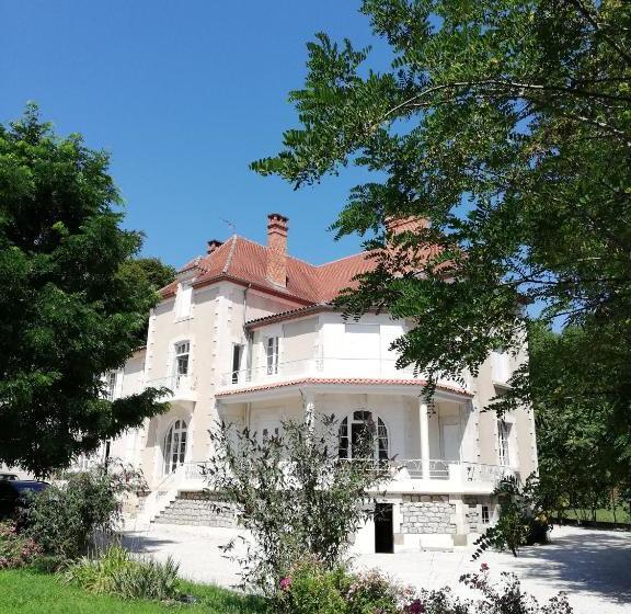 住宿加早餐  Vue Du Château D'excideuil