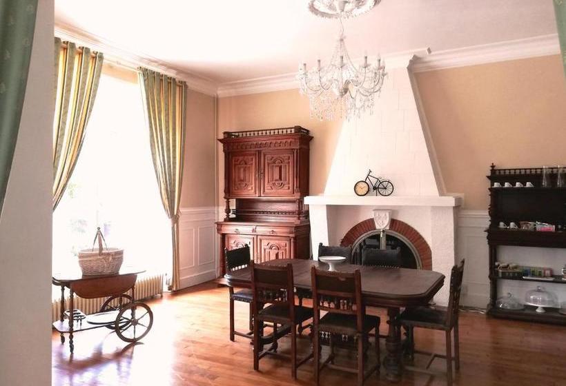 住宿加早餐  Vue Du Château D'excideuil
