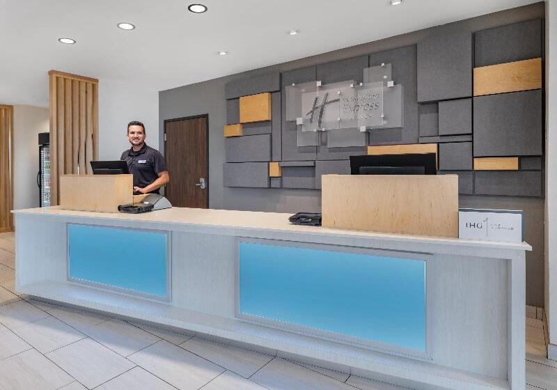 فندق Holiday Inn Express & Suites   Ruskin, An Ihg