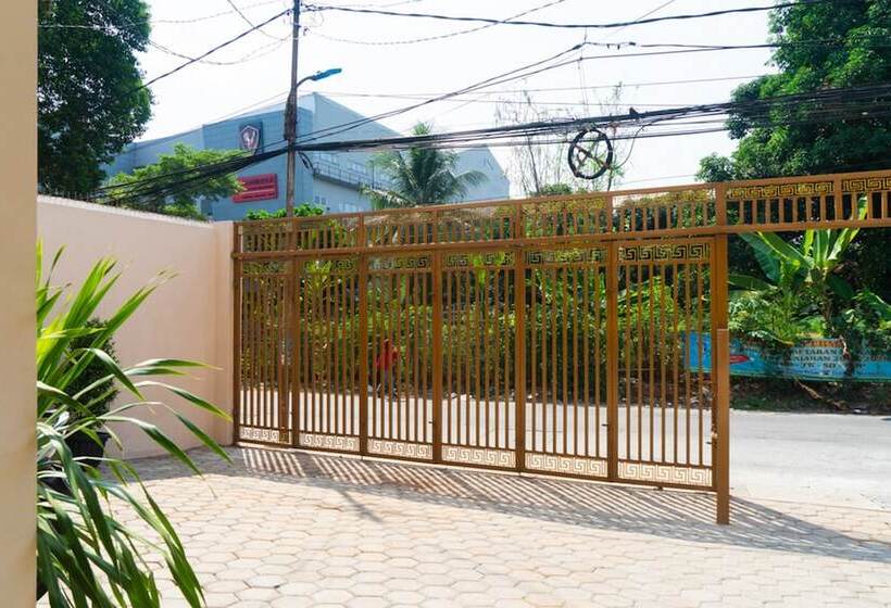 پانسیون Reddoorz Near Cipinang Indah Mall