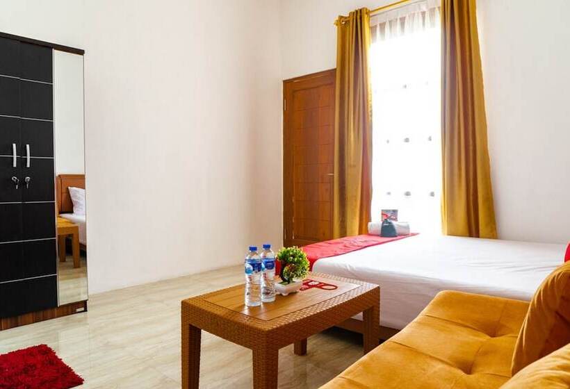 پانسیون Reddoorz Near Cipinang Indah Mall