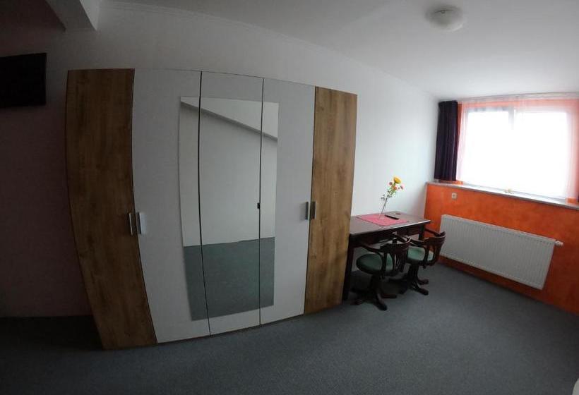 ペンション Gasthof Cafe Risano