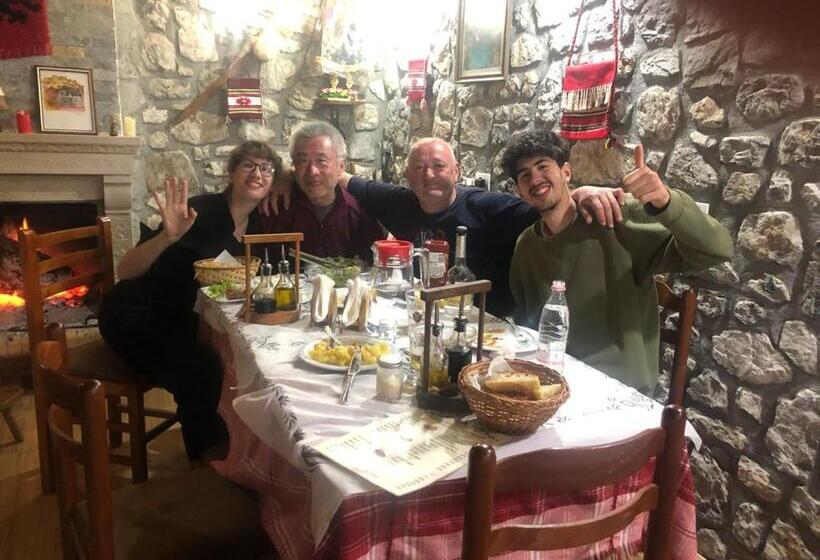 پانسیون Guest House Rrashkadoli