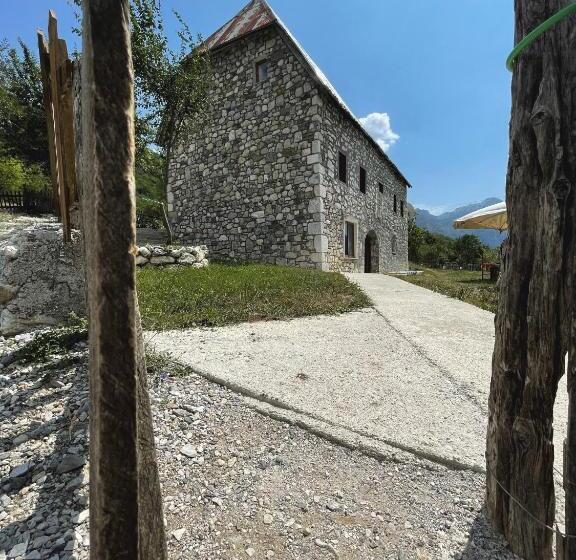 پانسیون Guest House Rrashkadoli