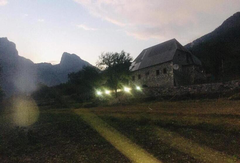 پانسیون Guest House Rrashkadoli