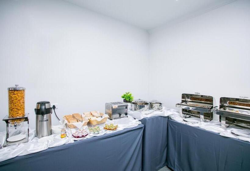 Отель Sapphire Club Metro