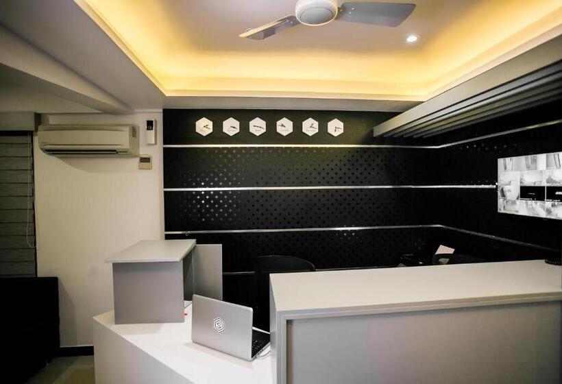 Отель Sapphire Club Metro