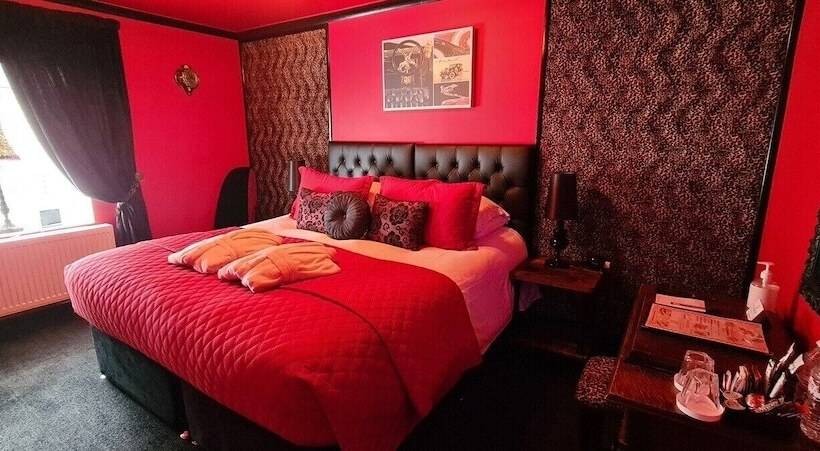 Cadillac Kustomz Hotel Breakfast Included