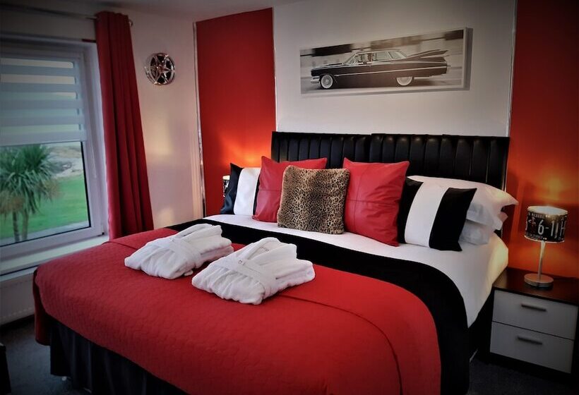 Cadillac Kustomz Hotel Breakfast Included