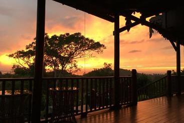تختخواب و صبحانه Lakeview Lodge Ngapali