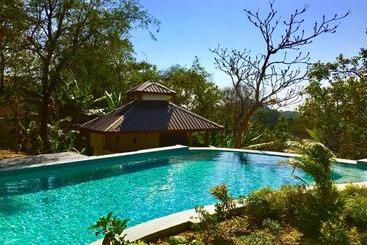 تختخواب و صبحانه Lakeview Lodge Ngapali