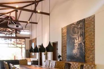 تختخواب و صبحانه Lakeview Lodge Ngapali