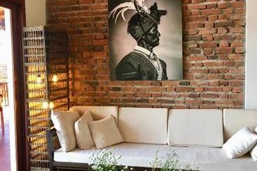 تختخواب و صبحانه Lakeview Lodge Ngapali