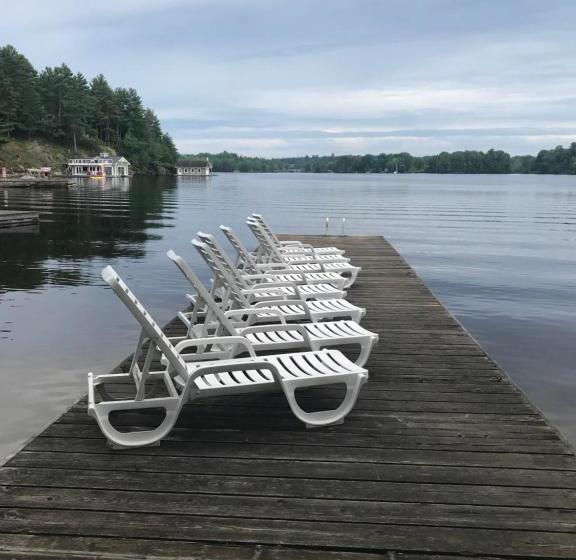 リゾートホテル Beachside On Lake Muskoka