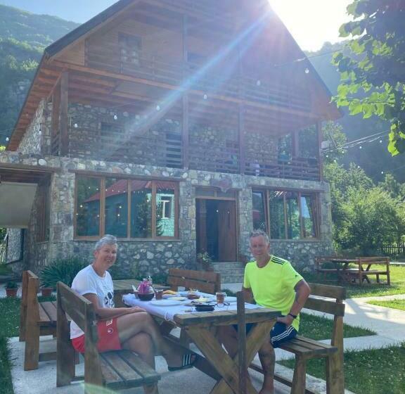پانسیون Alpinehouse Theth