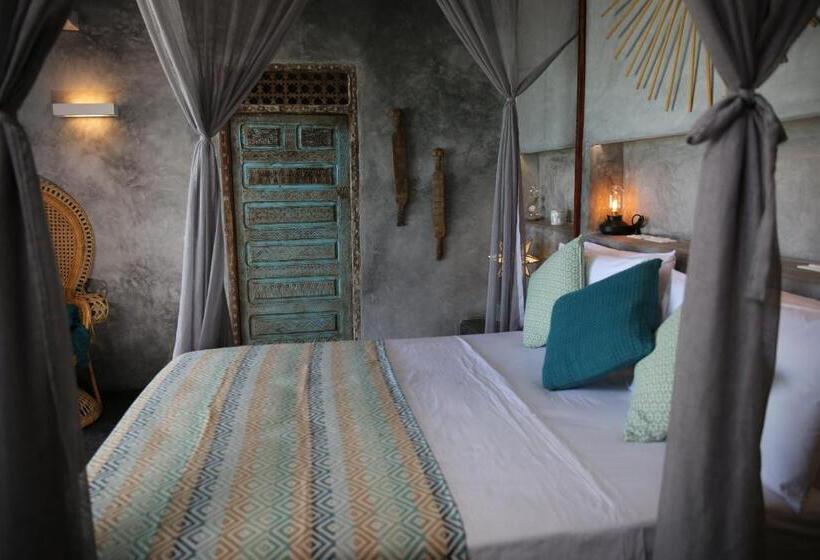 Joya' Beach Suites & Villa