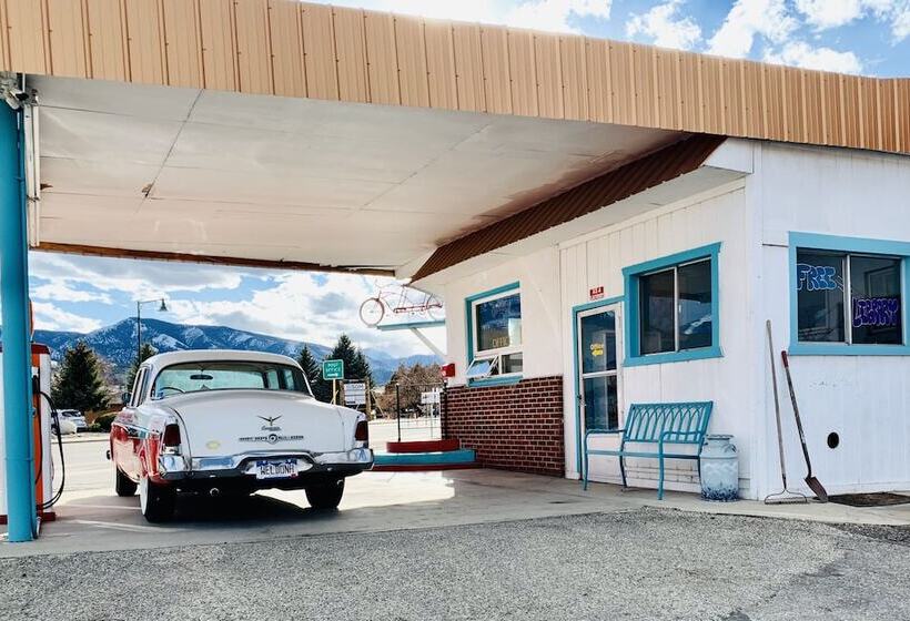 Circle R Motel