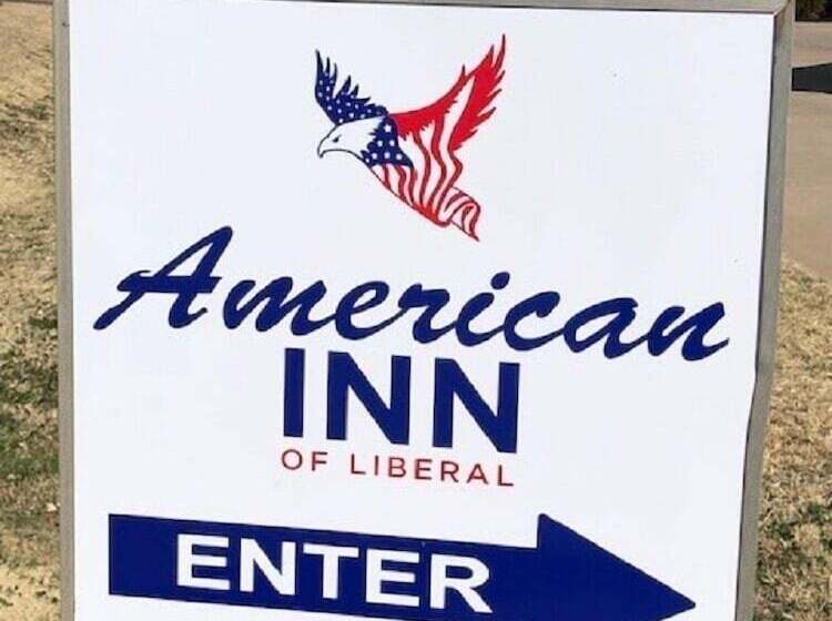 בית מלון כפרי American Inn Of Liberal