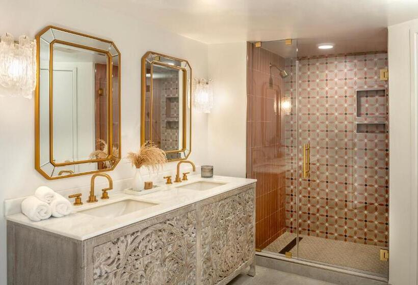 هتل Cardiff By The Sea Lodge