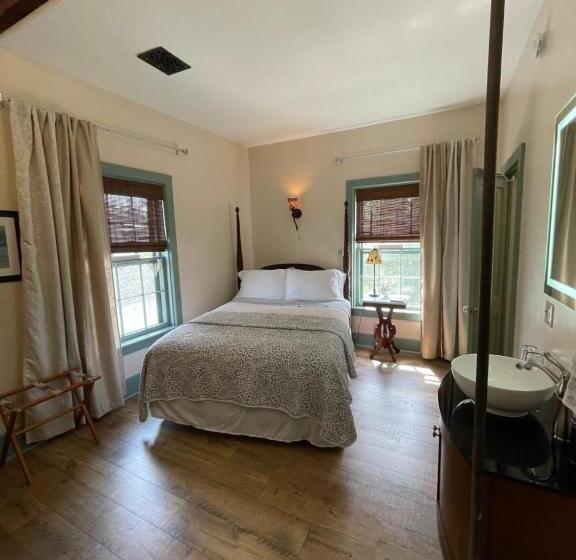 בית מלון כפרי Carriage House Bed & Breakfast