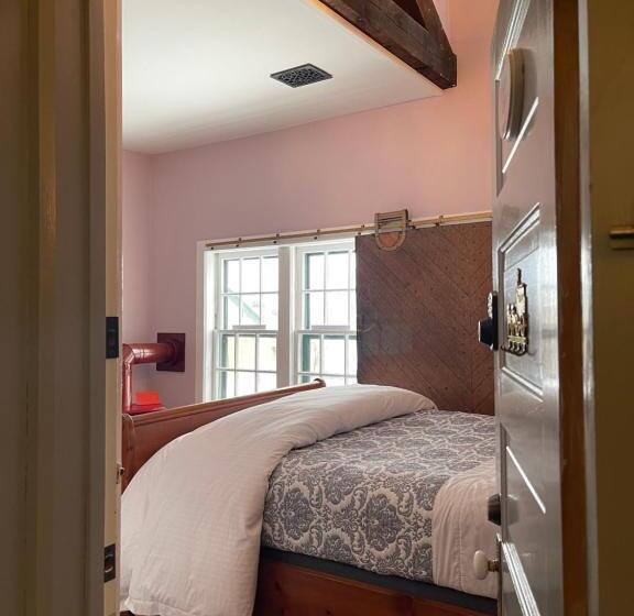 בית מלון כפרי Carriage House Bed & Breakfast