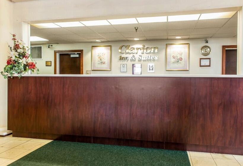 בית מלון כפרי Clarion Inn & Suites Northwest