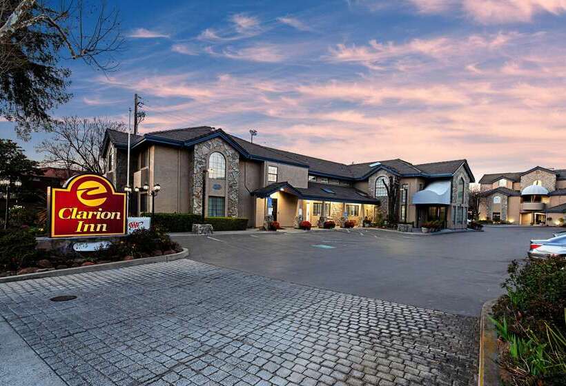 בית מלון כפרי Clarion Inn Silicon Valley