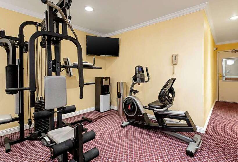 בית מלון כפרי Clarion Inn Silicon Valley