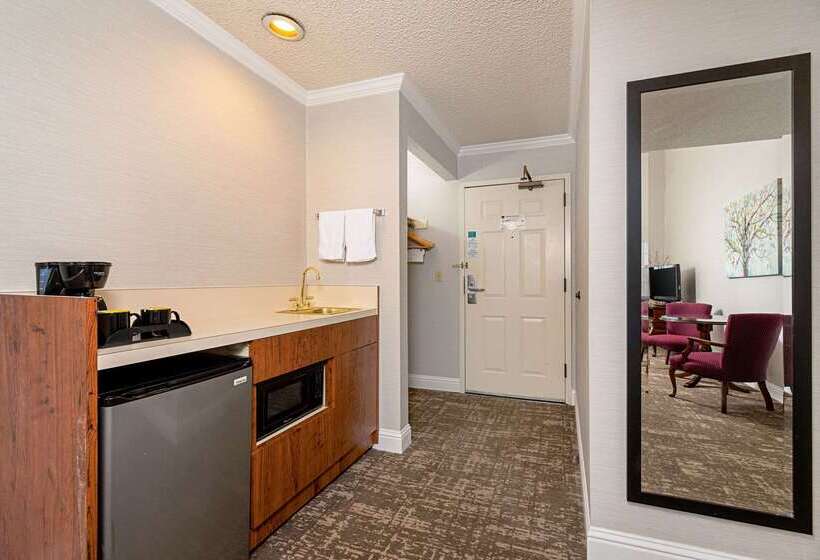 בית מלון כפרי Clarion Inn Silicon Valley