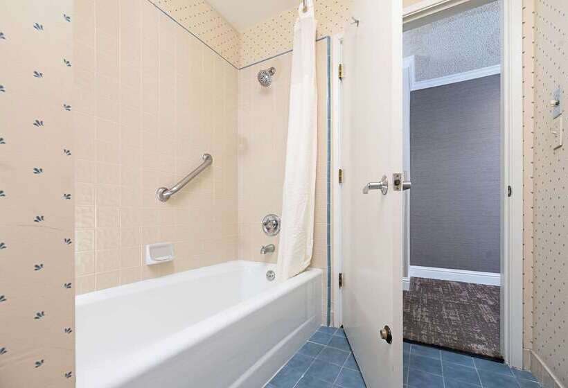 בית מלון כפרי Clarion Inn Silicon Valley