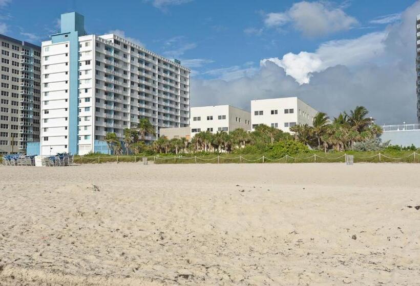 בית מלון כפרי Crystal Beach Suites Miami Oceanfront