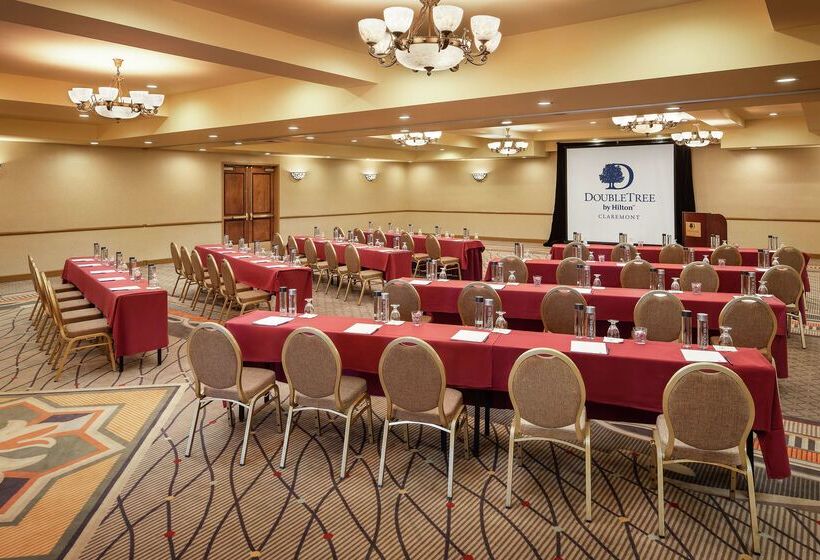 בית מלון כפרי Doubletree By Hilton Claremont