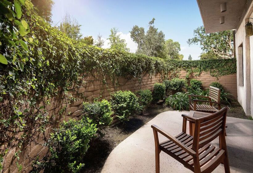 בית מלון כפרי Doubletree By Hilton Claremont