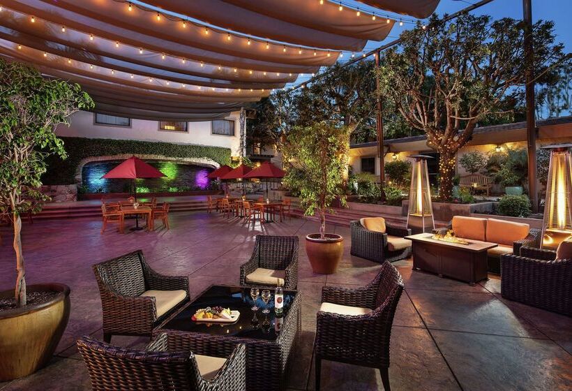 בית מלון כפרי Doubletree By Hilton Claremont
