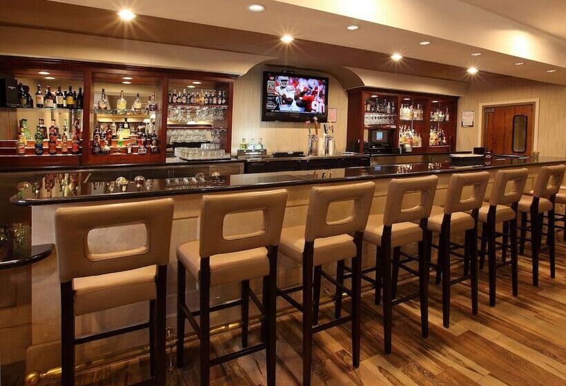 בית מלון כפרי Doubletree By Hilton Claremont